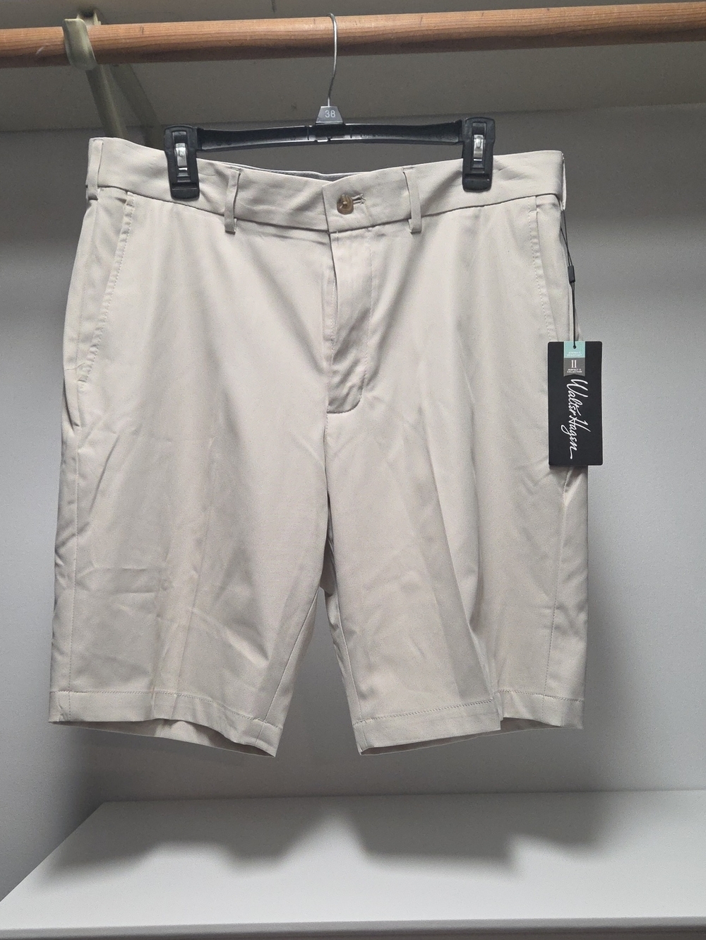 Walter Hagen Menβs Flat-Front Shorts β Cream
